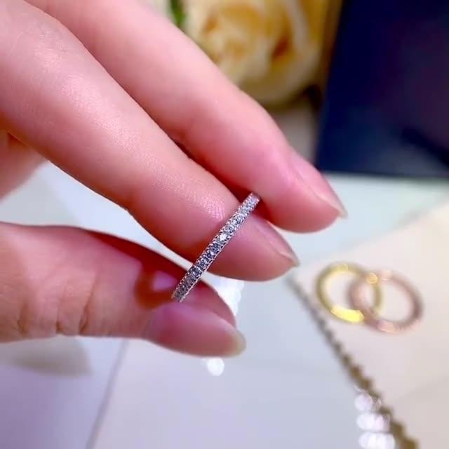 Alena – Inel smaltuit etern cu pietre strălucitoare.