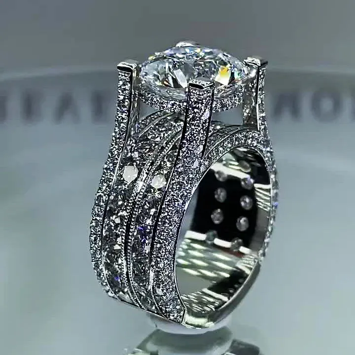 Jasmin – Un inel de diamant foarte strălucitor cu ramă vintage