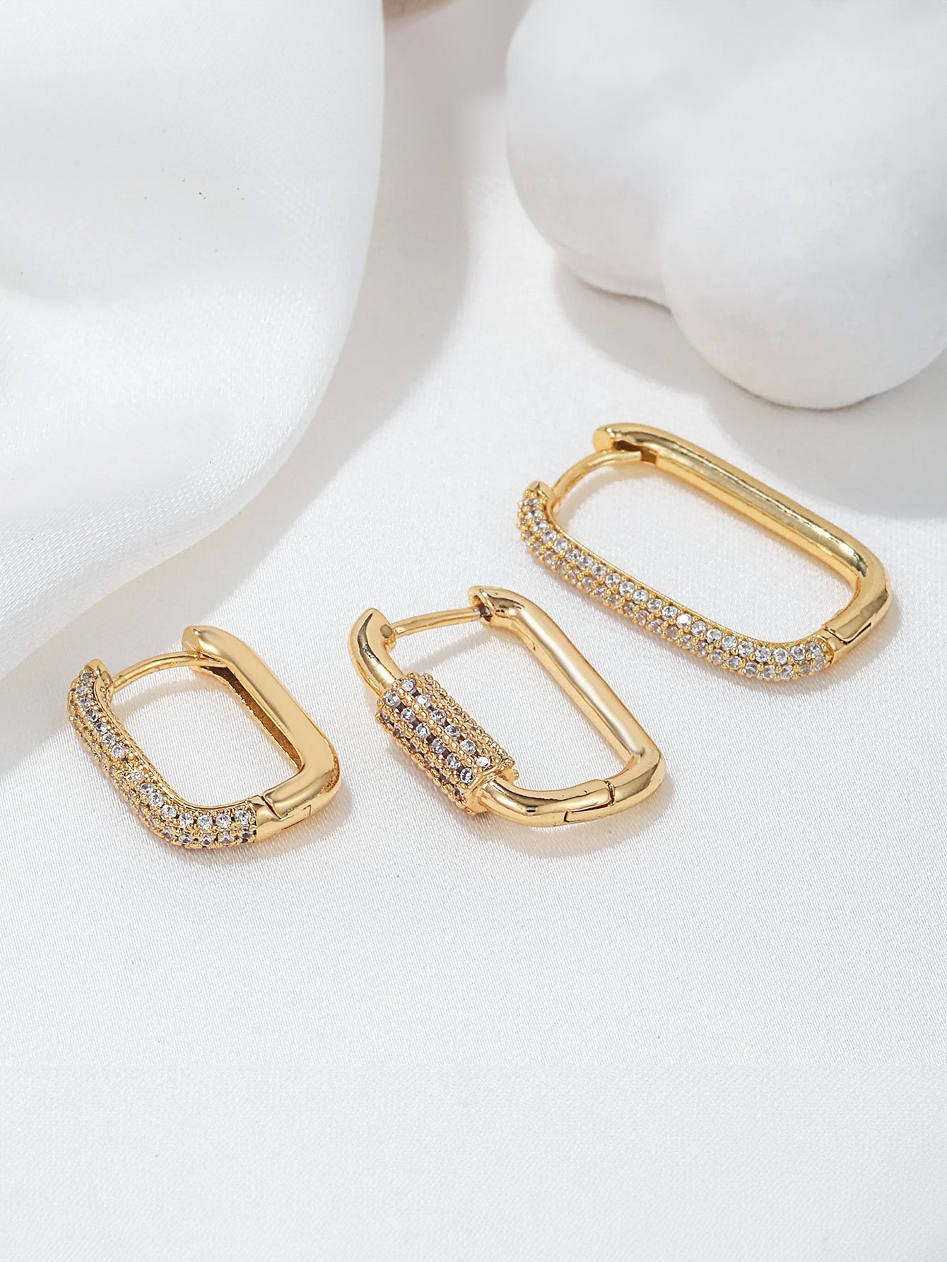 Lara – Cercei din aur cu o formă rotundă moale