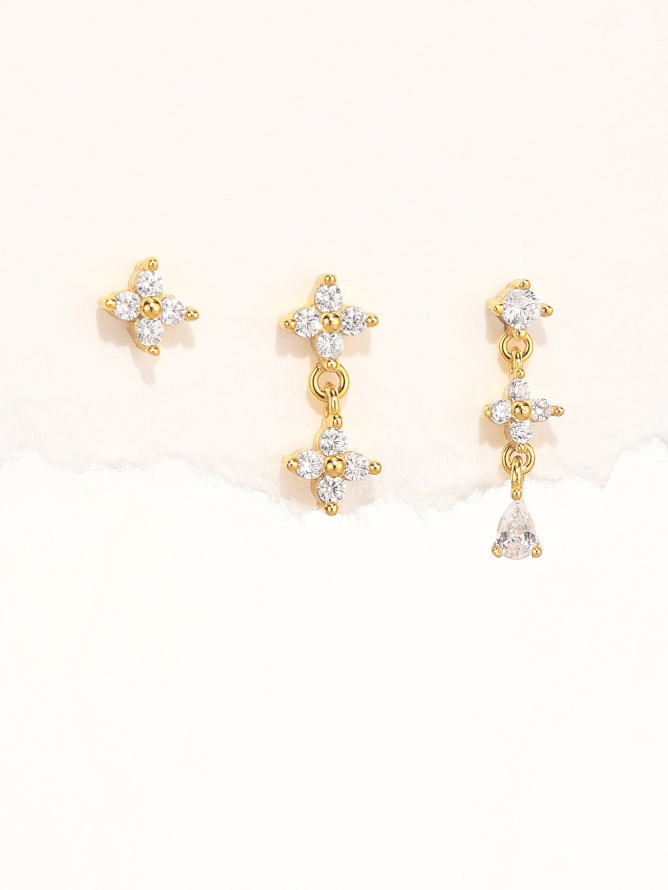 Anika – Cercei din aur cu mișcare subtilă.