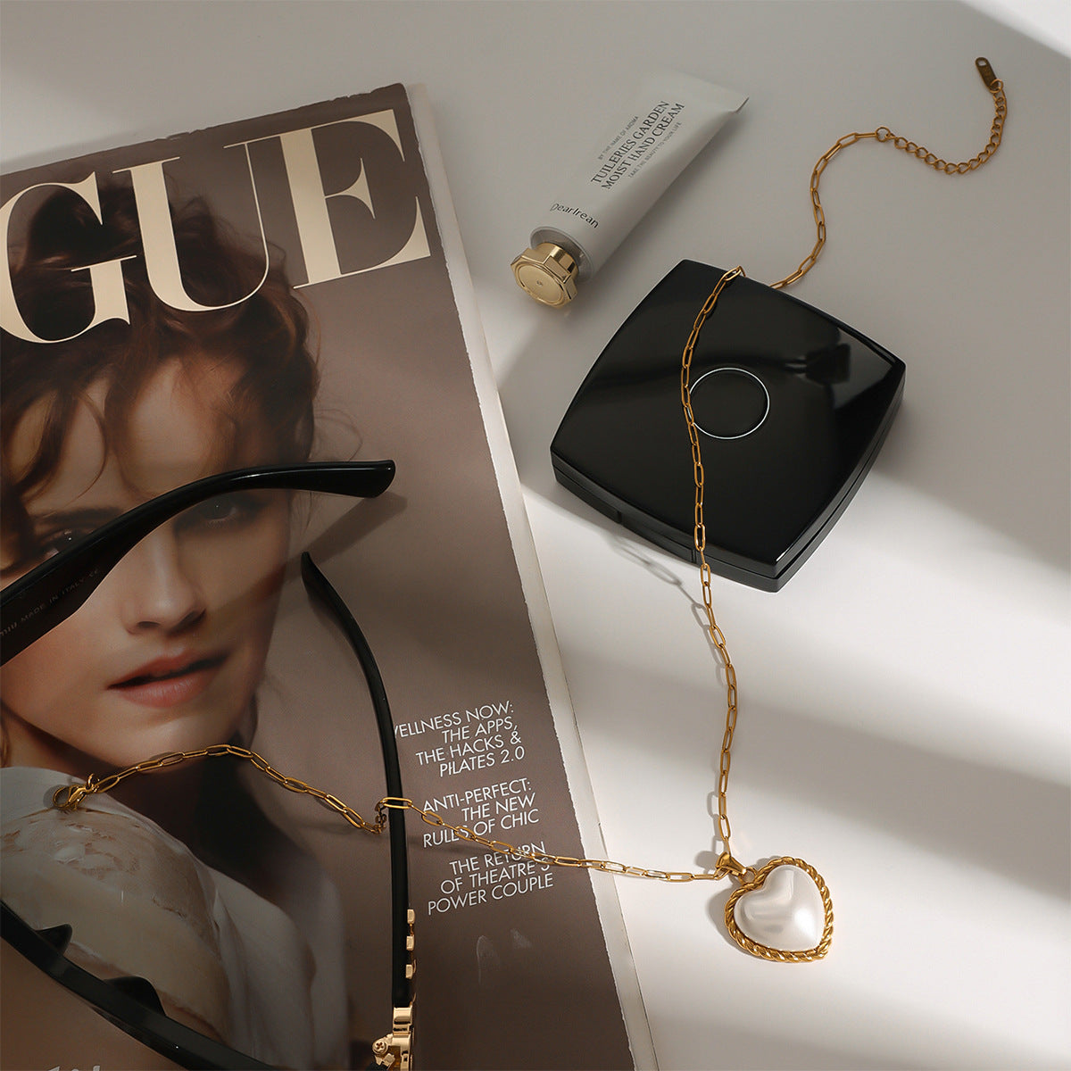 Viktorie – Colier din aur cu un pandantiv elegant.