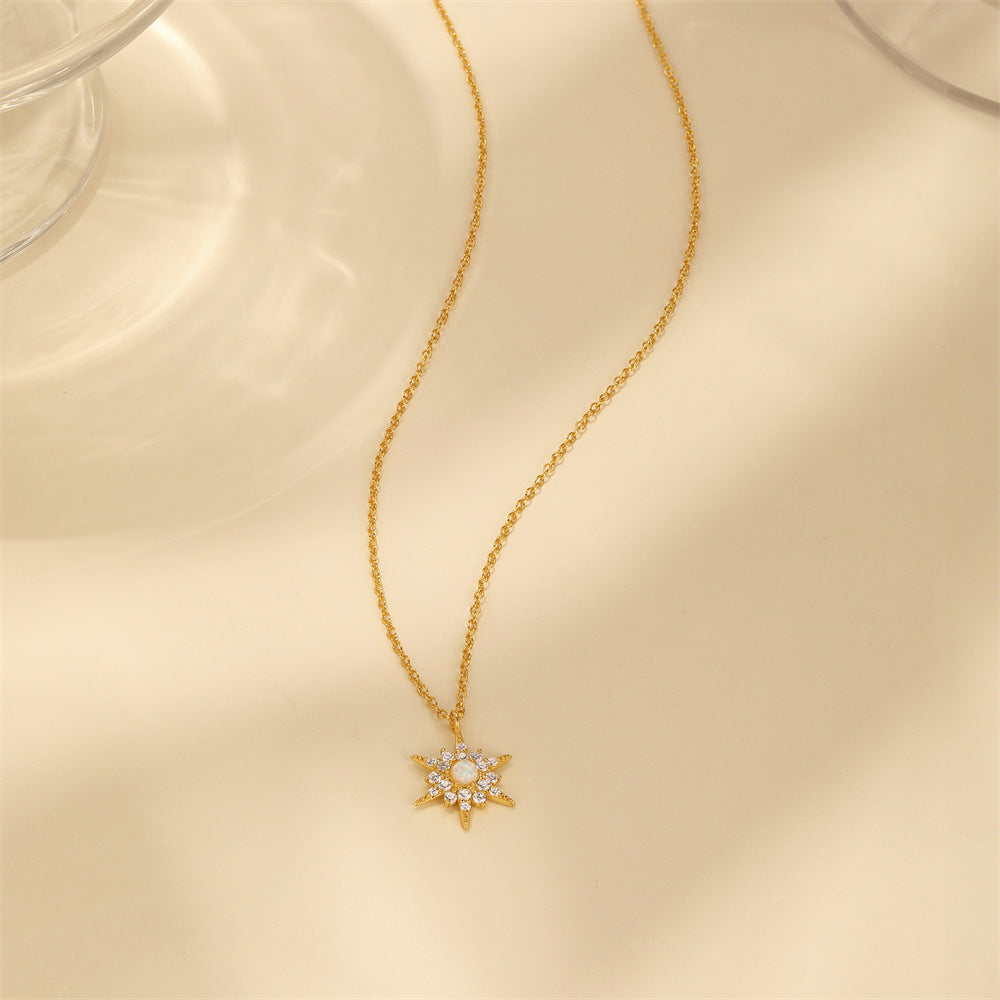 Amálie – Colier delicat din argint cu pandantiv rotund.