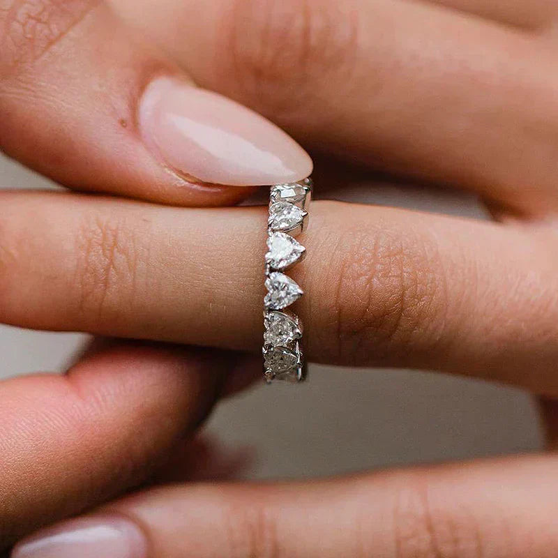 Fiona – Inel Krystal cu o margine delicată și strălucitoare.