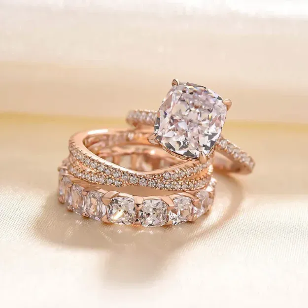 Iris – Inel de diamant cu piatră ovală.