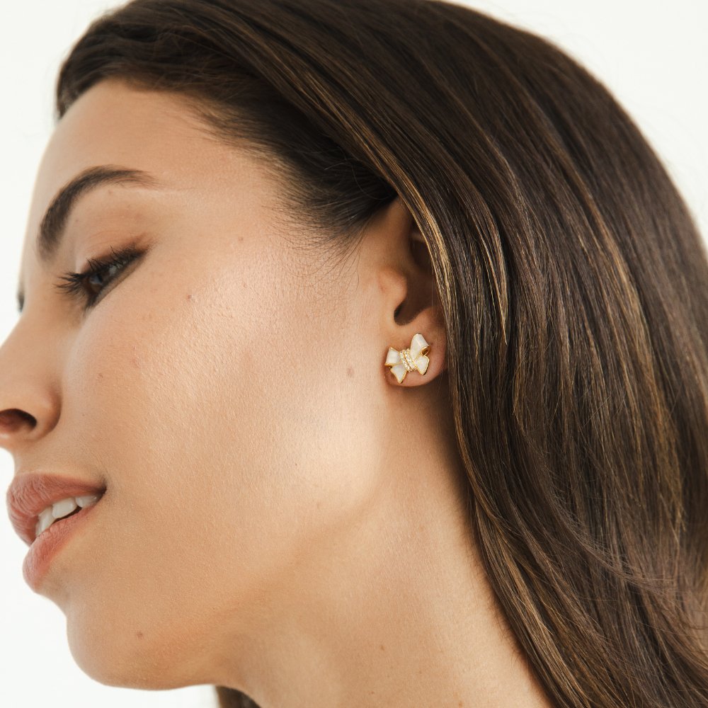 Klára – Cercei din aur cu design floral.