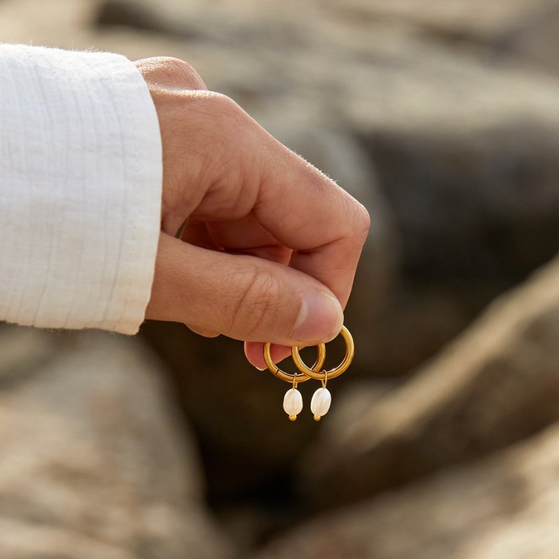 Elisa-Marie – Cercei cu pandantive din perle.