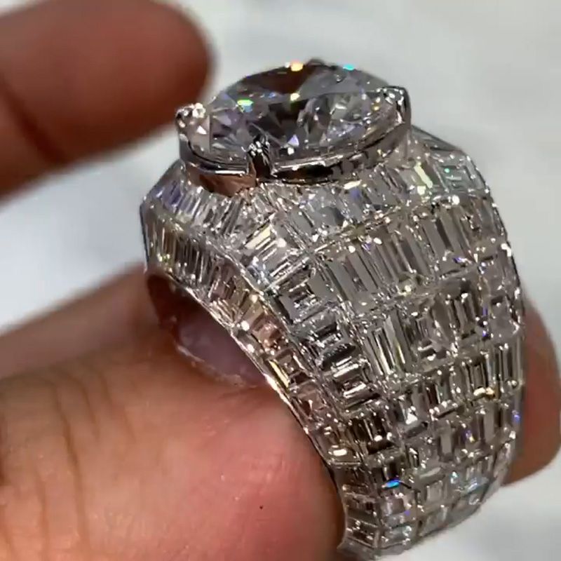 Anna-Lena – Inel din argint cu diamant tăiat rotund.