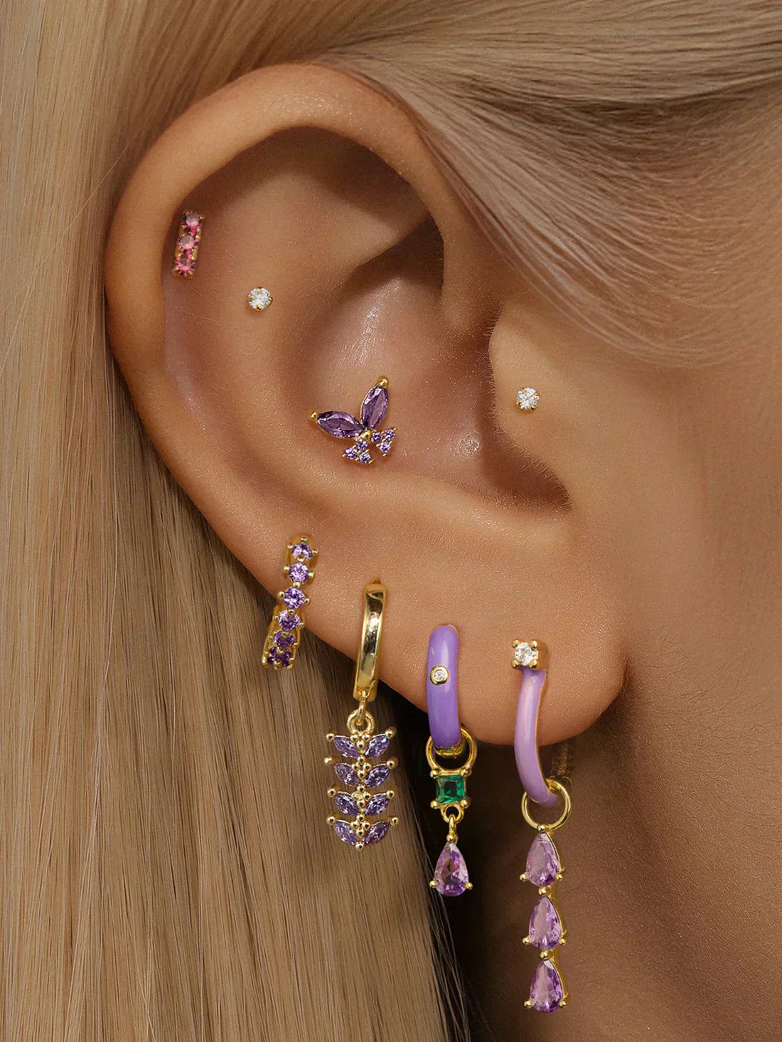 Isabela – Cercei delicati din aur cu formă geometrică.