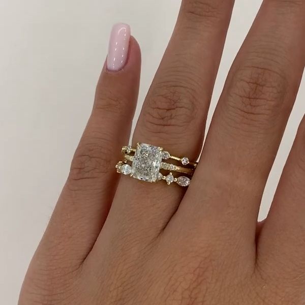 Nora – Inel de diamant cu design stratificat.